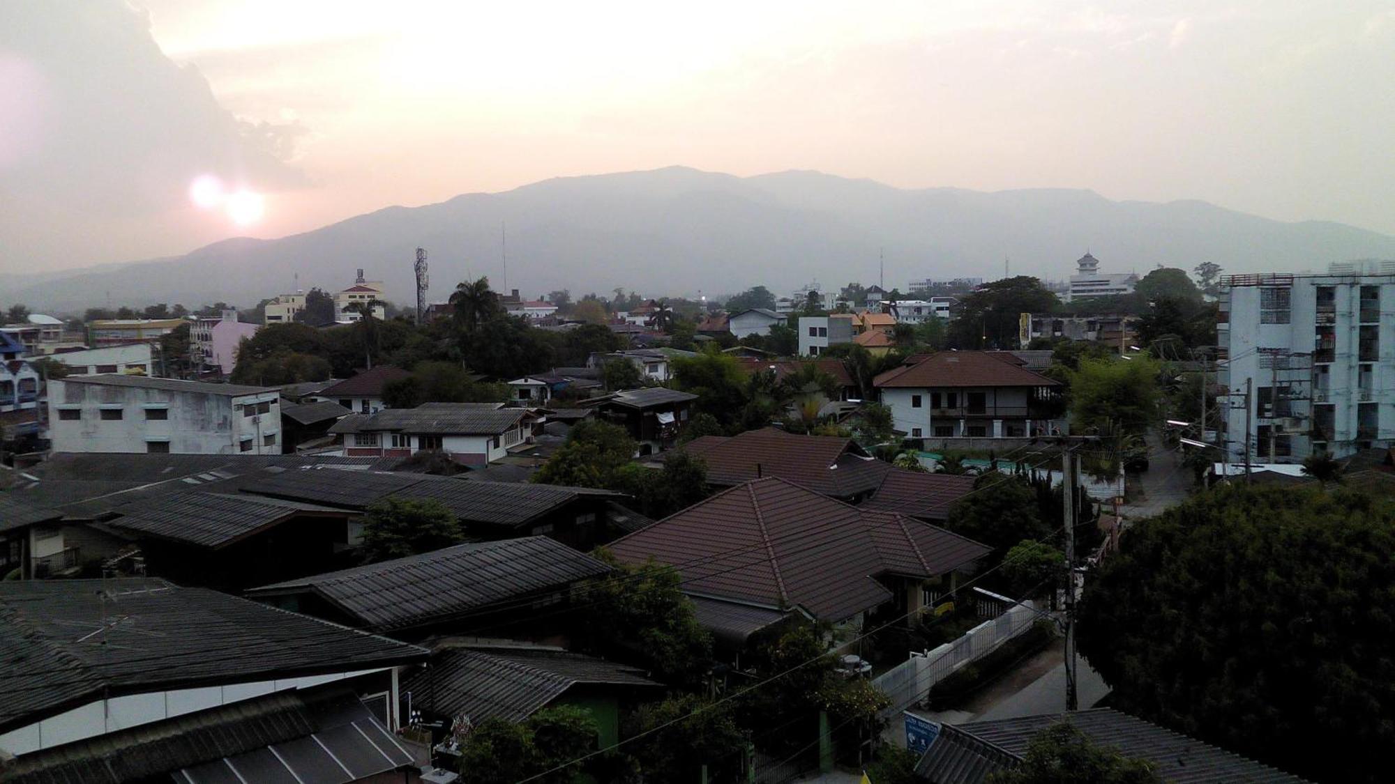 Mantra Place Hostel Chiang Mai Exterior photo