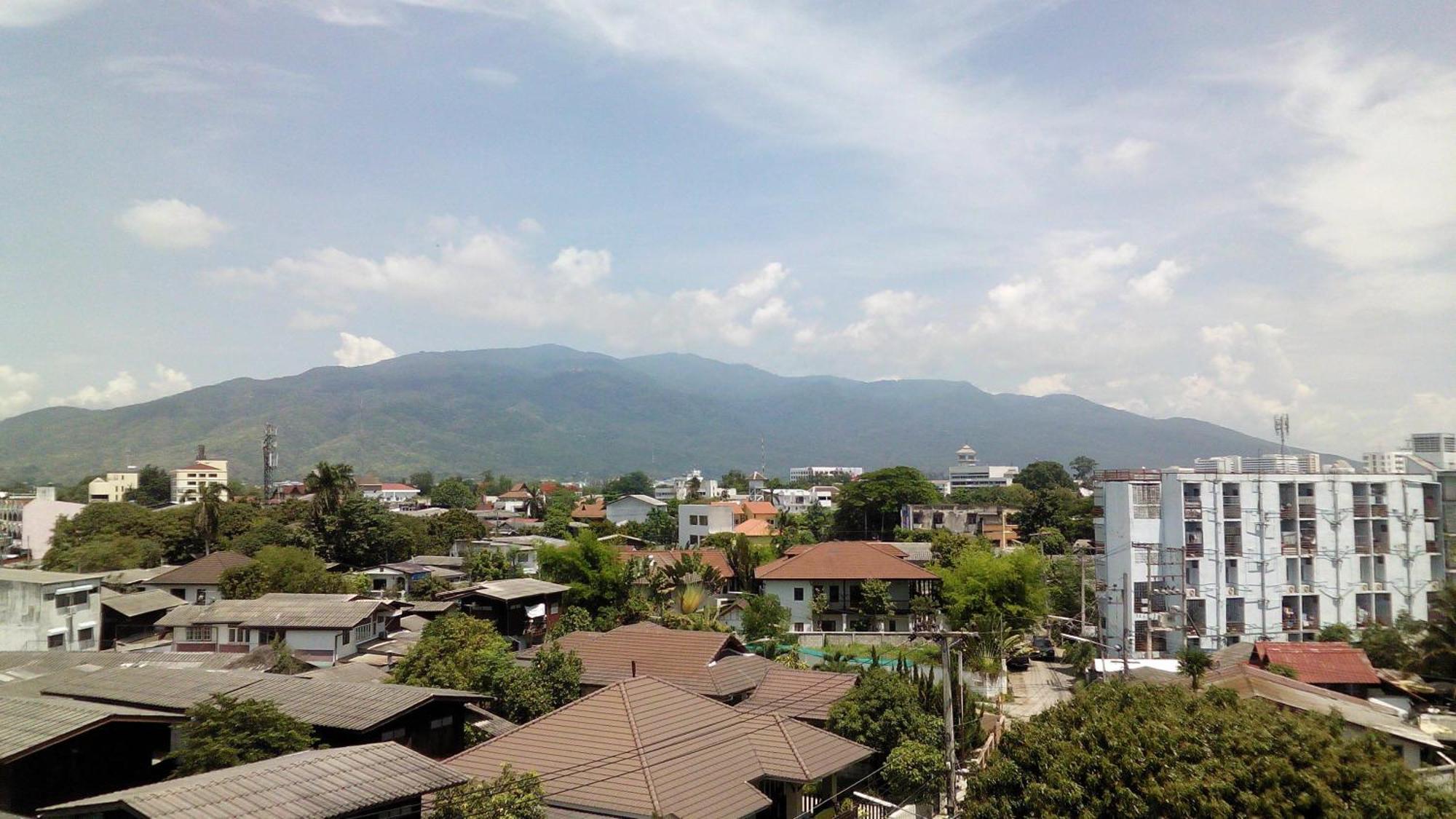 Mantra Place Hostel Chiang Mai Exterior photo